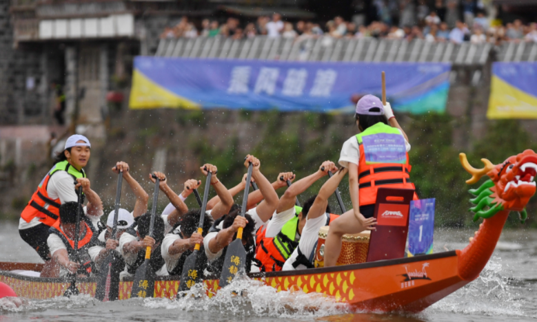 莱比锡训练开放日；赛前绝杀压哨引欢呼；全明星赛在即；球探报告显示潜力(多尔特压哨三分绝杀)