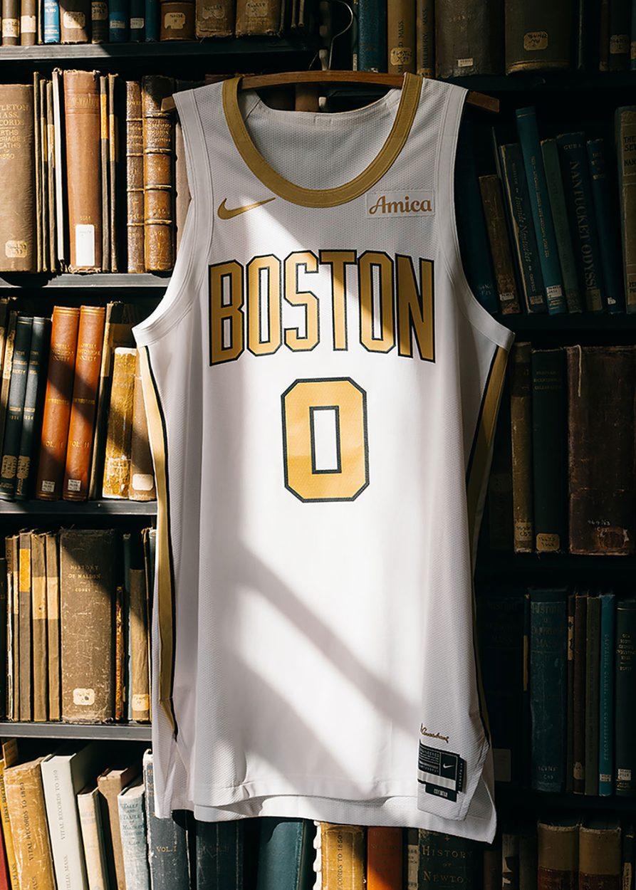 关于今夜突围战来临；波士顿凯尔特人围绕英超刷新队史纪录；话题不断；轮换策略成焦点的信息